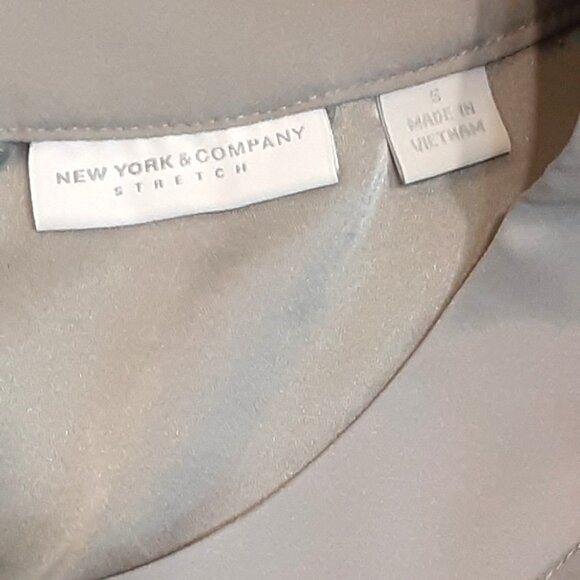 New York & Co Woman's Blouse, Sleeveless, Button Closure, Pink & Gray pullover - Picture 4 of 6